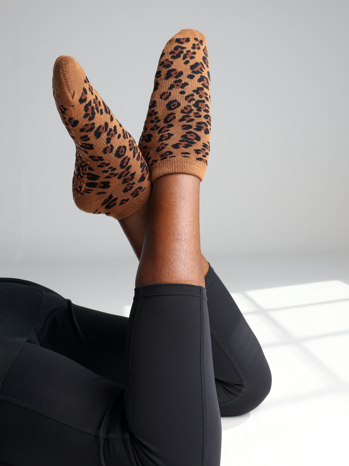 La Léopard - Leopard Print Ankle Grip Socks