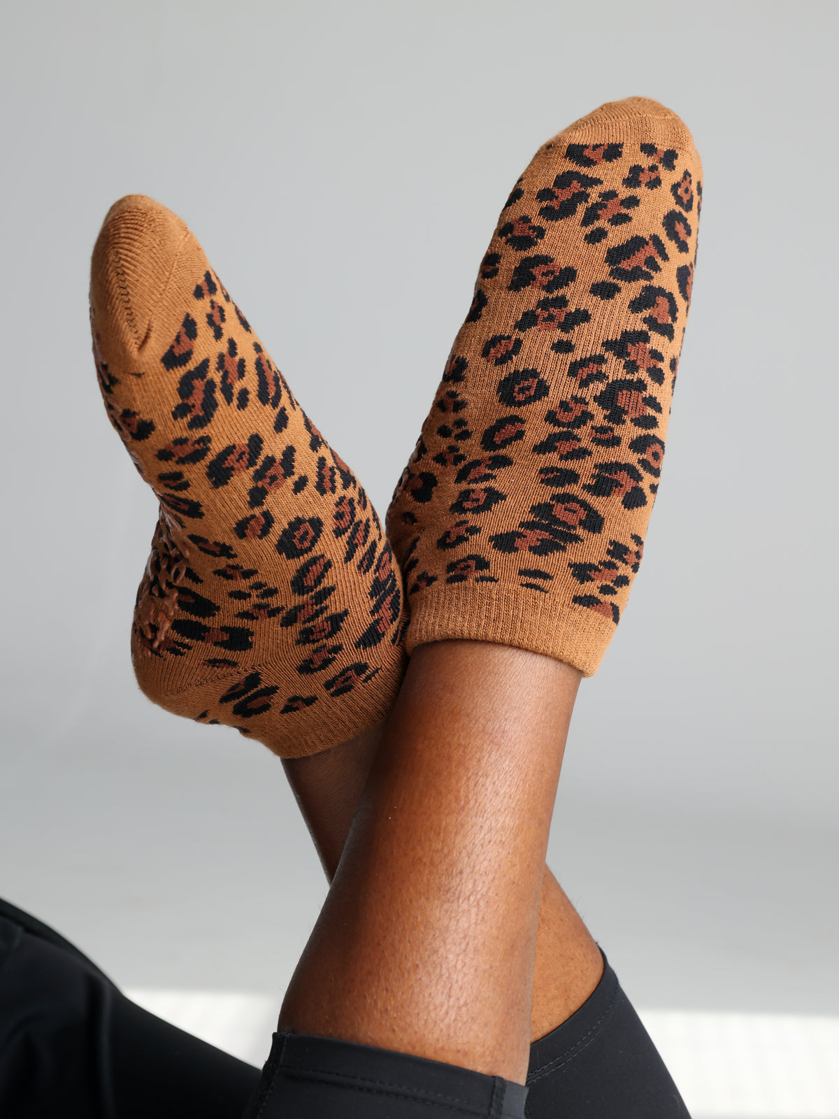 La Léopard - Leopard Print Ankle Grip Socks