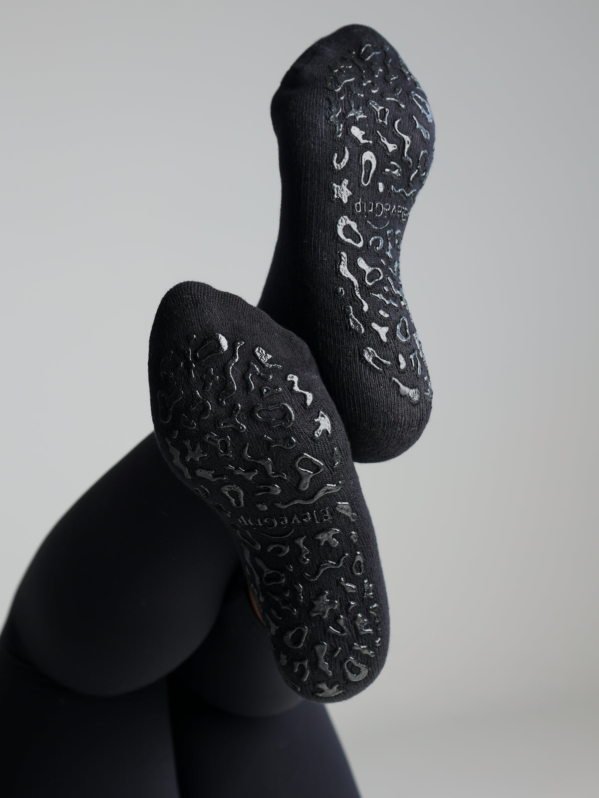 La Noire — Black Ankle Grip Socks